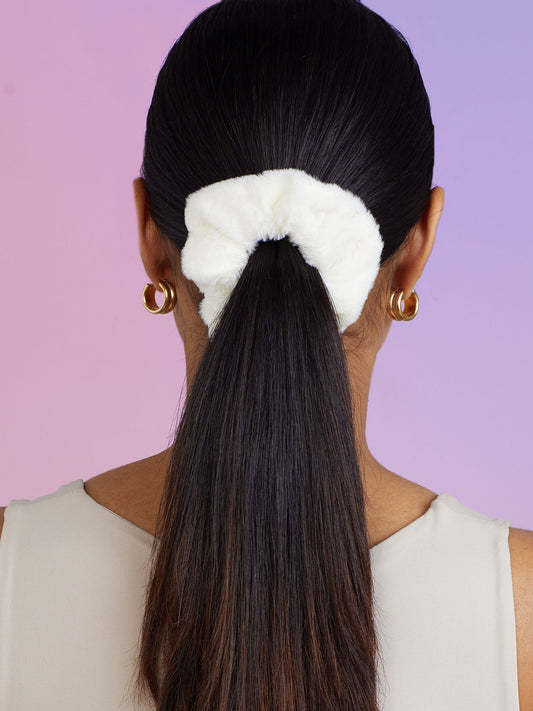 Trendy Set of 2 White Scrunchies