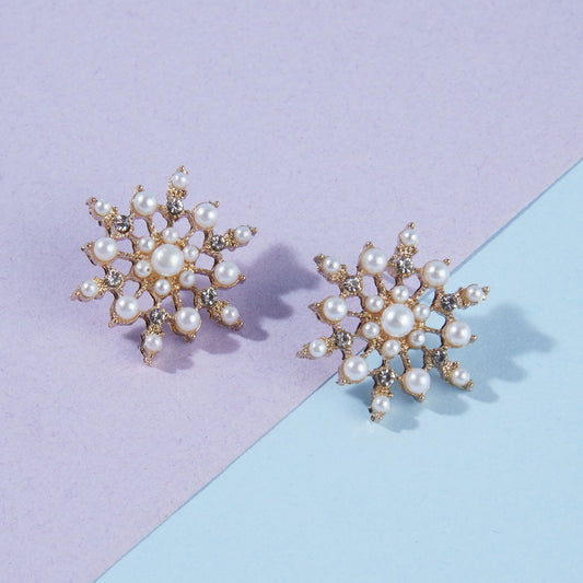 Pipa Bella by Nykaa Fashion Elegant Pearl Stud Earrings