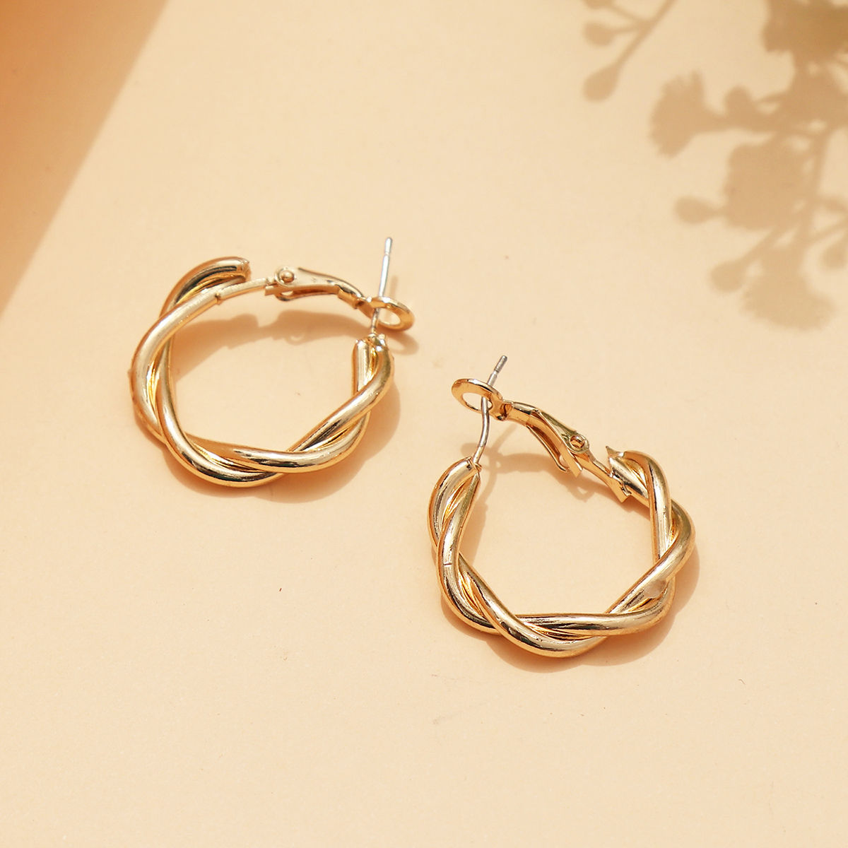 14k Yellow Gold Lightz Small Twist Hoop Earrings | Fashion Earrings |  Jewelry & Watches | Shop The Exchange