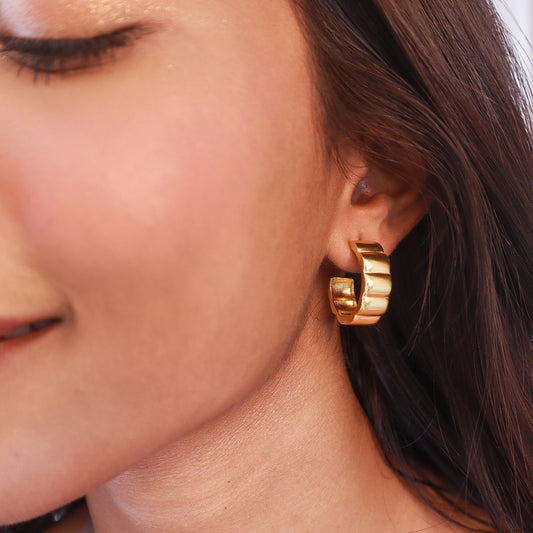 Minimal Gold Festive Scallop Hoops