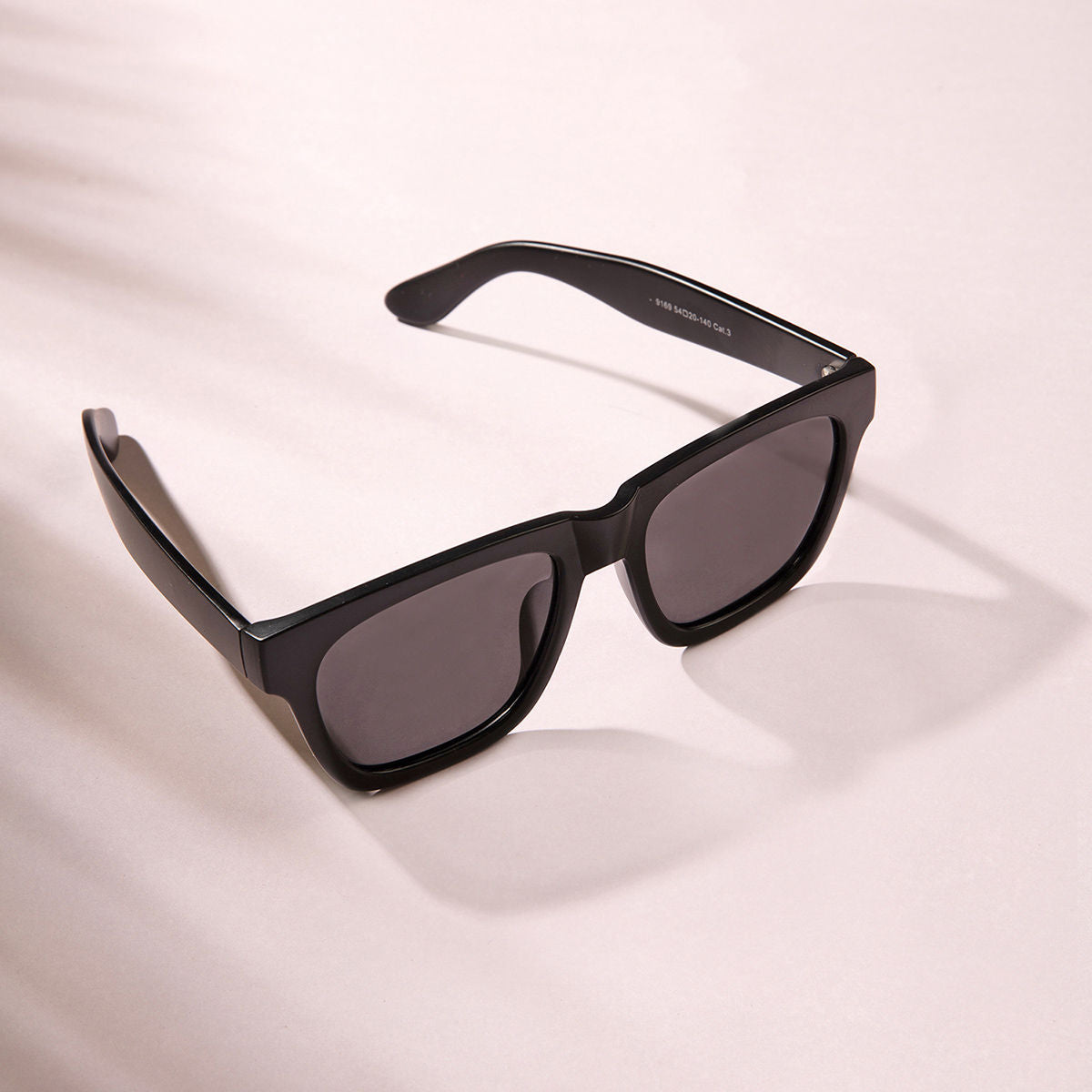 Casual Black Rimmed Wayfarer Sunglass