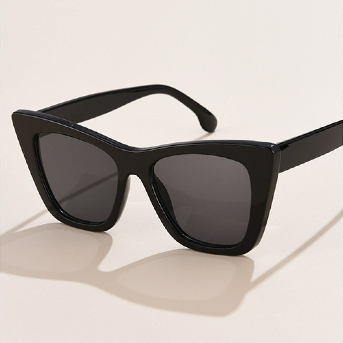 Black square outlet cat eye sunglasses